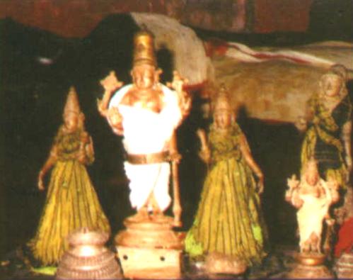 Thiru Aadhanoor - Sri Aandu Alakkum Ayan Perumal Temple